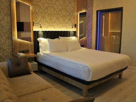 Superior Quadruple Room | Minibar, in-room safe, soundproofing, free WiFi