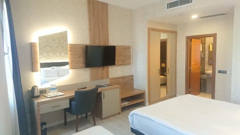 Standard Double or Twin Room | Minibar, in-room safe, soundproofing, free WiFi