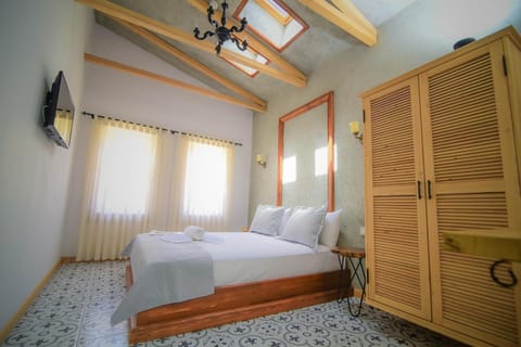 Egyptian cotton sheets, premium bedding, minibar, in-room safe