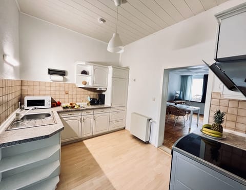 2 Zimmer Comfort Apart Marktblick und Bergblick | Private kitchen | Full-size fridge, microwave, stovetop, dishwasher