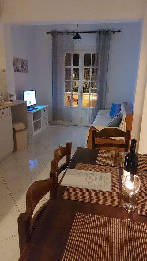 Apartment | Private kitchen | Toaster, kitchen islands