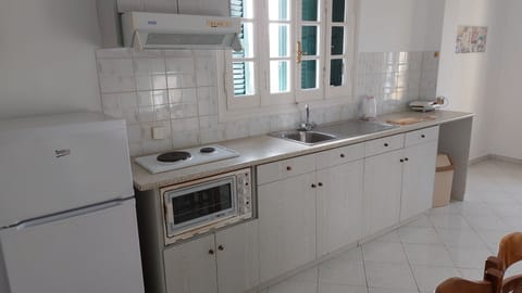 Apartment | Private kitchen | Toaster, kitchen islands