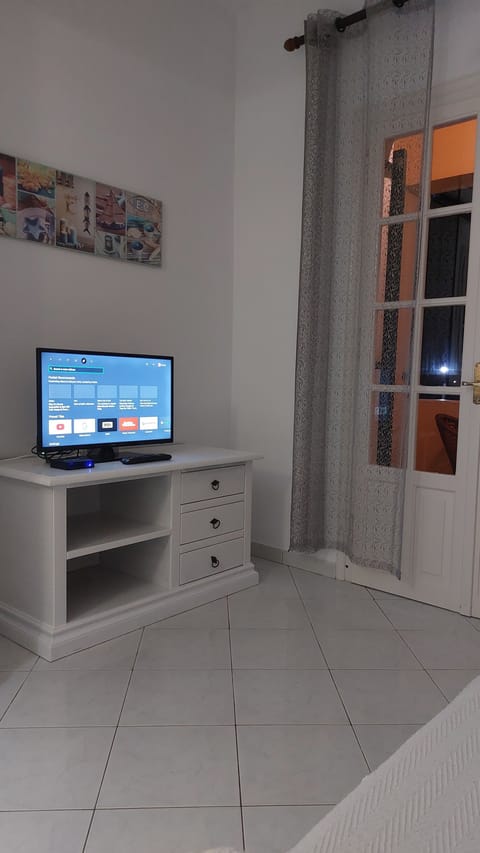 Apartment | Living area | Smart TV