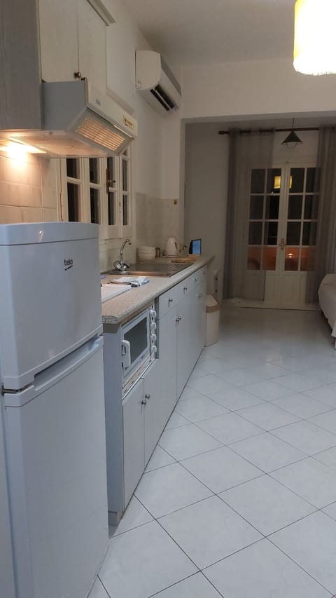 Apartment | Private kitchen | Toaster, kitchen islands