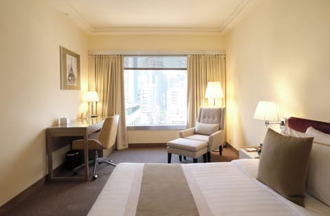 Executive Room with Buffet Breakfast for 2 People | Minibar, in-room safe, desk, laptop workspace