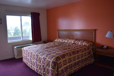 Room, 1 King Bed, Accessible, Non Smoking | Iron/ironing board, free WiFi, bed sheets