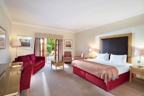 Junior Suite | In-room safe, desk, iron/ironing board, free WiFi