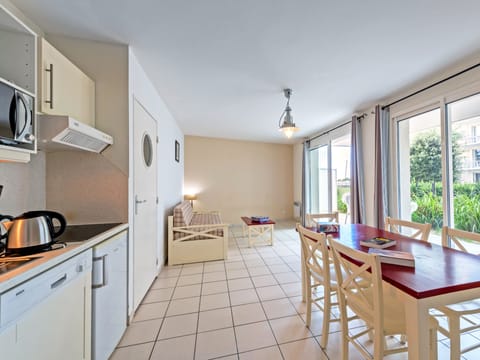 Apartment, 1 Bedroom (6 People) | Private kitchen | Fridge, microwave, stovetop, dishwasher