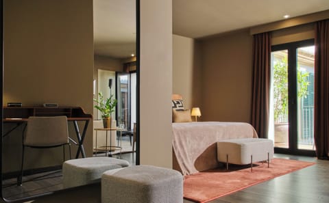 Suite, Courtyard View | Premium bedding, minibar, in-room safe, desk