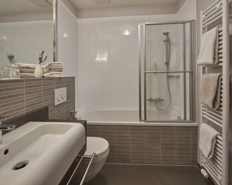 Apartment | Bathroom | Free toiletries, hair dryer, towels