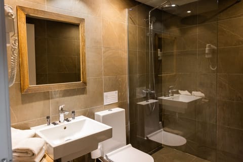 Apartment, 1 Bedroom, Terrace | Bathroom | Shower, free toiletries, hair dryer, towels