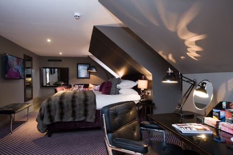 Desk, blackout drapes, iron/ironing board, free WiFi