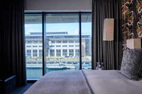 Premium bedding, in-room safe, desk, blackout drapes