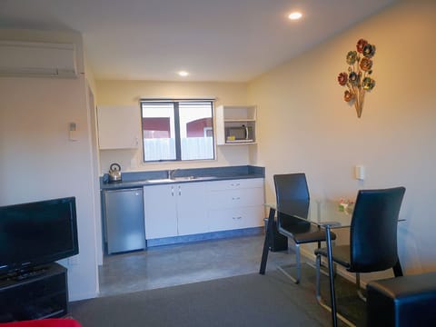 One Bedroom Family Unit  | Private kitchenette | Fridge, microwave, stovetop, coffee/tea maker