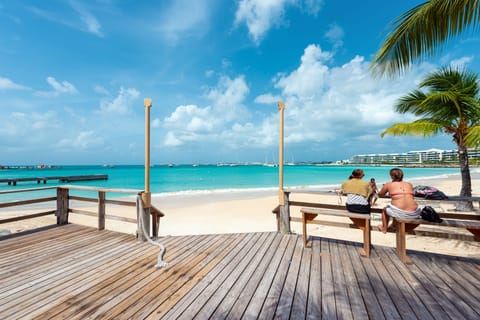 Beach nearby, white sand, beach towels