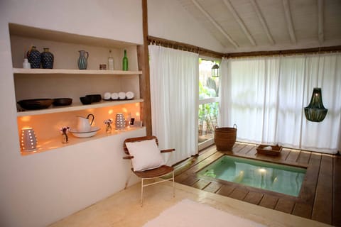 Couples treatment rooms, sauna, spa tub, body treatments