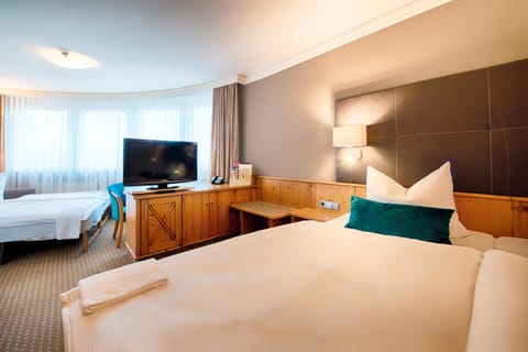 Business Quadruple Room | Premium bedding, minibar, desk, soundproofing