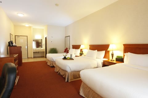 Standard Triple Room | Premium bedding, pillowtop beds, desk, laptop workspace