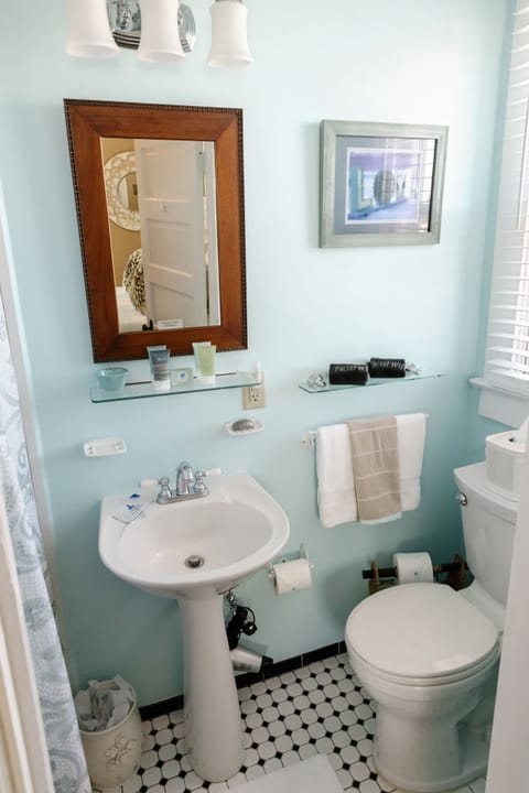Comfort Single Room, 1 Queen Bed, Ensuite (Georgie Wilson Room) | Bathroom | Shower, designer toiletries, hair dryer, bathrobes