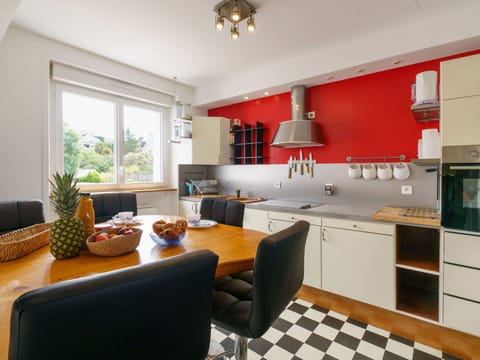 Property, Table, Furniture, Cabinetry, Countertop, Window, Wood, Orange, Picture Frame, Interior Design