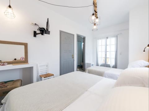 Standard Double Room (Coffee) | Hypo-allergenic bedding, individually decorated, soundproofing