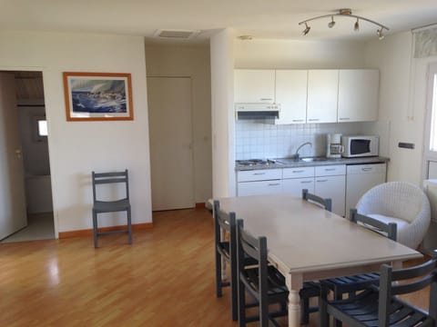 Apartment, 2 Bedrooms (cleaning 45€ for 6 or more nights) | Desk, iron/ironing board