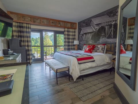 King Lakeview with Balcony | Premium bedding, in-room safe, individually decorated