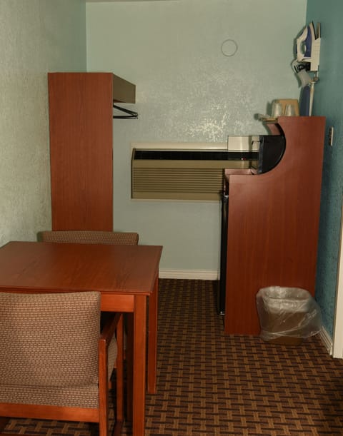 Deluxe Room, 1 King Bed | Living area | Flat-screen TV, DVD player