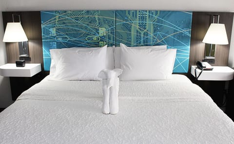 Premium bedding, in-room safe, iron/ironing board