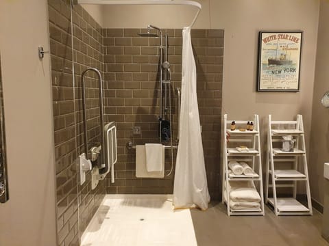 Superior Double Room, Accessible | Bathroom | Combined shower/tub, rainfall showerhead, designer toiletries