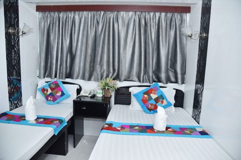 Standard Twin Room (Private Bathroom) | In-room safe, soundproofing, free WiFi