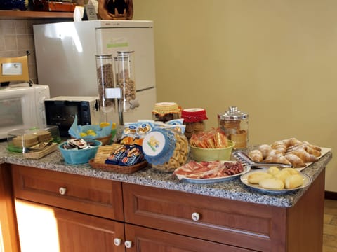 Free buffet breakfast