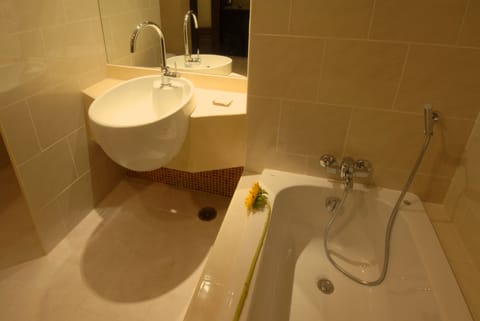 Studio, Terrace | Bathroom | Free toiletries, hair dryer, towels