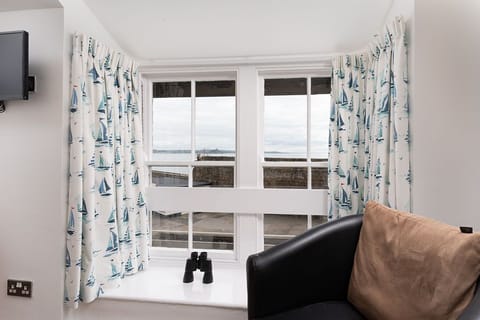 Standard Double Room, Ensuite, Harbor View