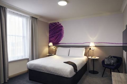 Standard Room, 1 Double Bed | In-room safe, desk, iron/ironing board, free WiFi