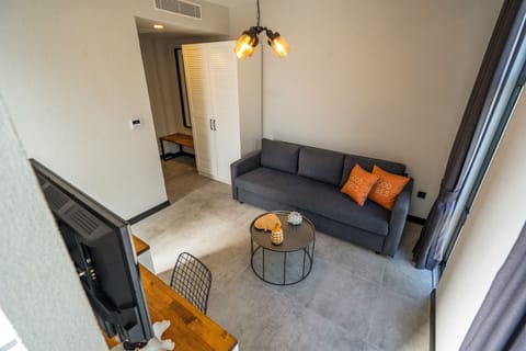 Deluxe Duplex Suite | Living area | 33-inch flat-screen TV with satellite channels, TV