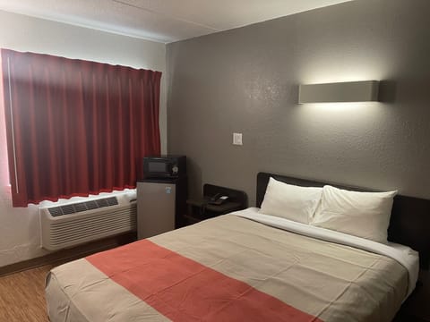 Deluxe Single Room | Free WiFi, bed sheets