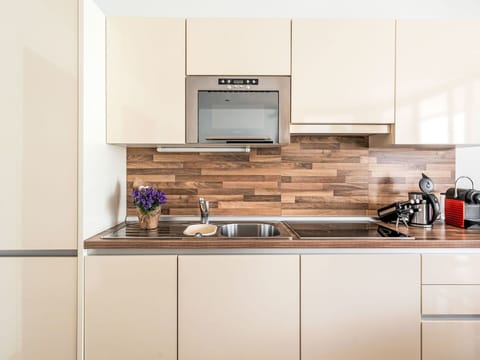 Countertop, Cabinetry, Kitchen Sink, Property, Sink, Kitchen Appliance, Kitchen Stove, Tap, Kitchen, Home Appliance