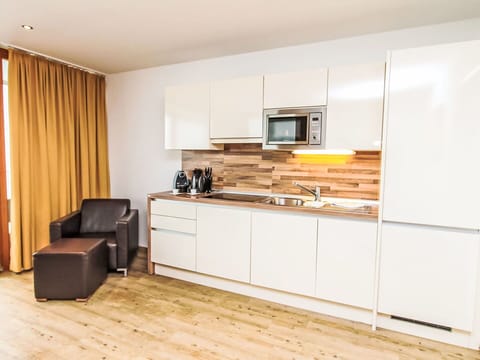 Cabinetry, Furniture, Building, Drawer, Curtain, Wood, Interior Design, Flooring, Chest Of Drawers, House