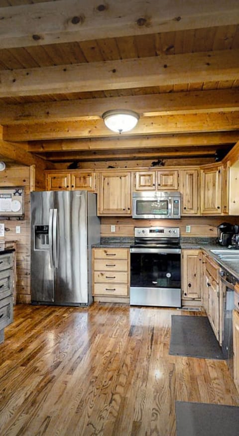 A house for 20+, has a kitchen with everything you need to cook for several families!