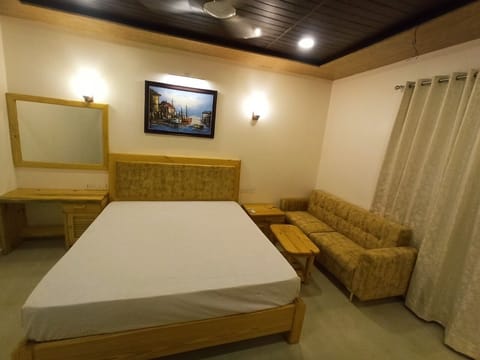 Super Deluxe Room | Iron/ironing board, free WiFi, bed sheets