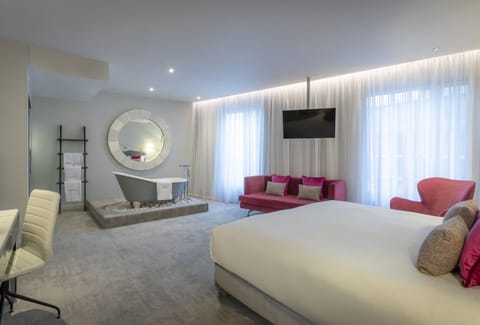 Junior Suite | Egyptian cotton sheets, premium bedding, minibar, in-room safe