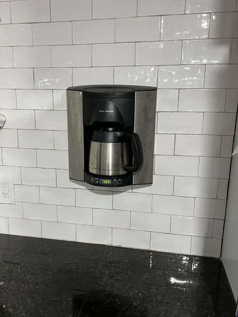 Coffee pot has automatically delivered water just add coffee 