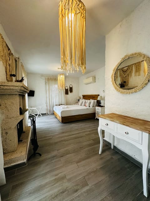 Deluxe Suit French Balcony | Minibar, free WiFi, bed sheets