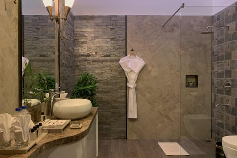 Luxury Cabin | Bathroom | Shower, rainfall showerhead, designer toiletries, hair dryer