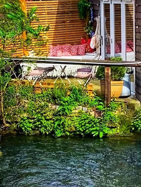 Croissants and coffee by the river?