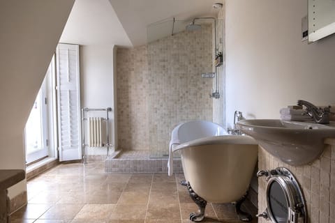 Dragon | Bathroom | Combined shower/tub, designer toiletries, hair dryer, bathrobes