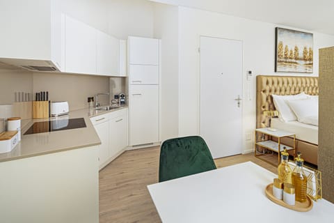 Presidential Studio Suite | Private kitchen | Fridge, oven, stovetop, dishwasher