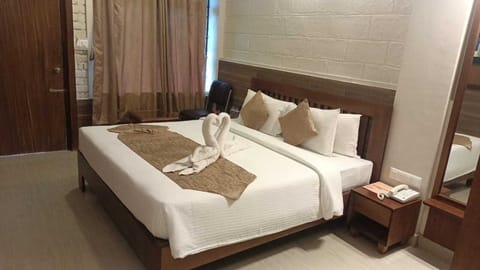 Standard Room | 1 bedroom, premium bedding, Tempur-Pedic beds, minibar