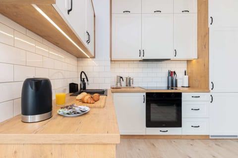 Modern, fully equipped kitchenette. 